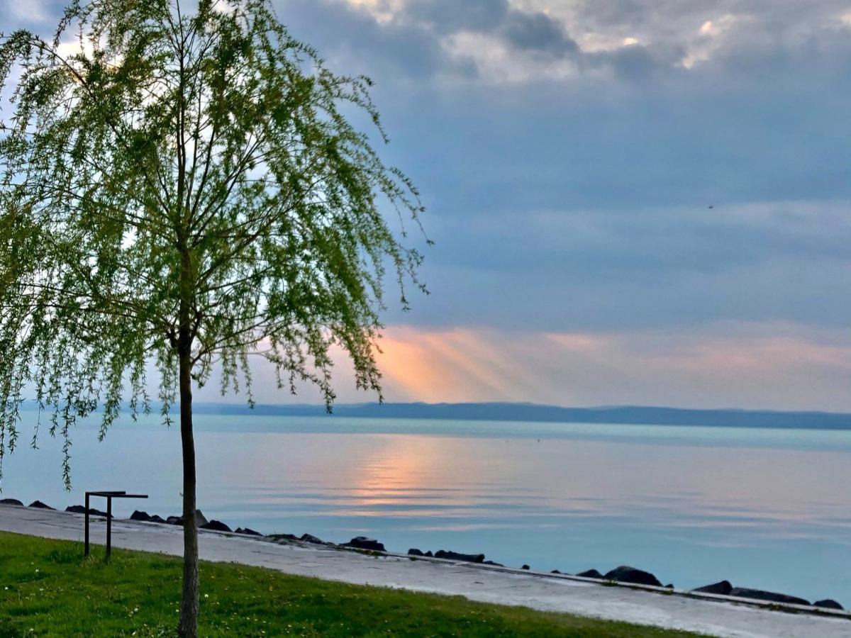 Siofoki Vizparti Nyaralo - Lakeside Apartment ภายนอก รูปภาพ