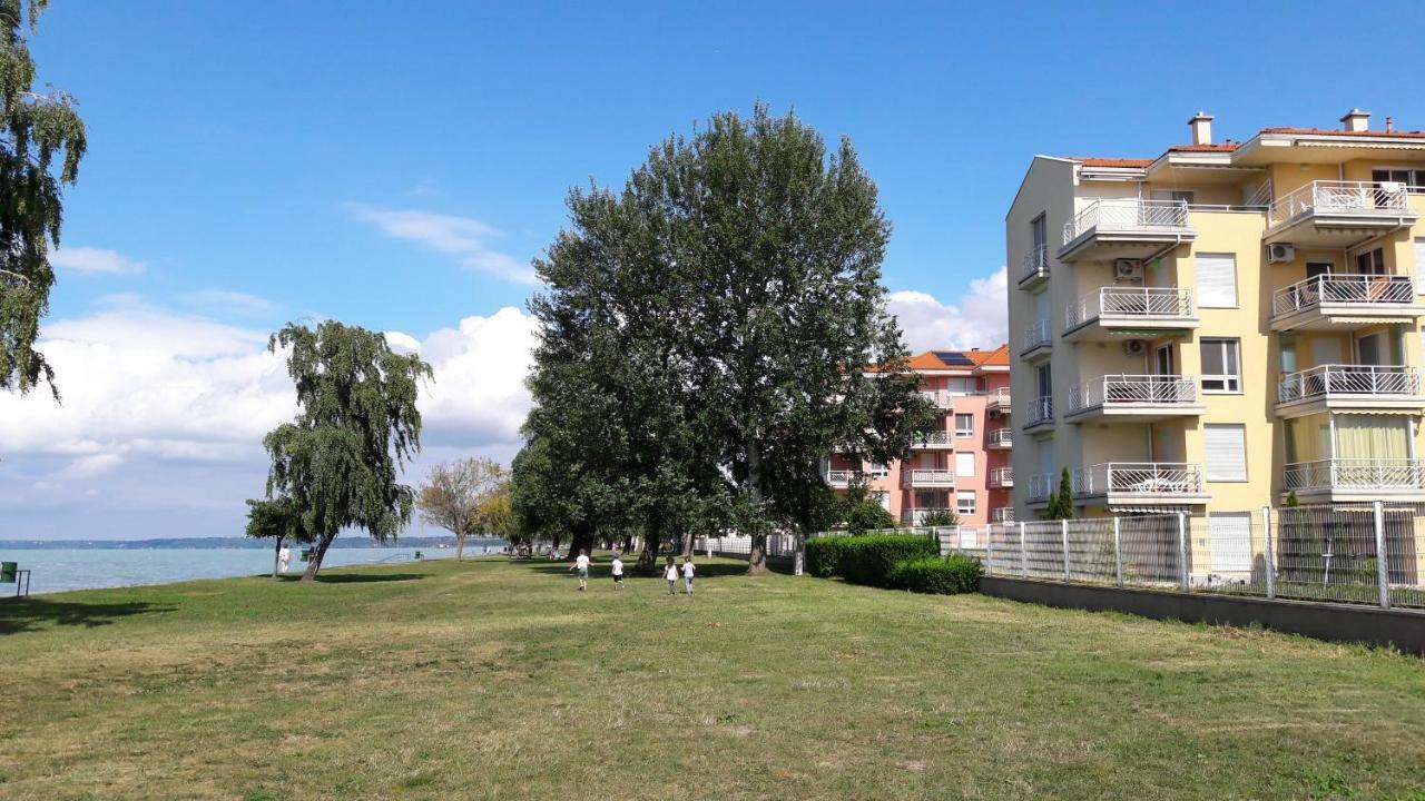 Siofoki Vizparti Nyaralo - Lakeside Apartment ภายนอก รูปภาพ