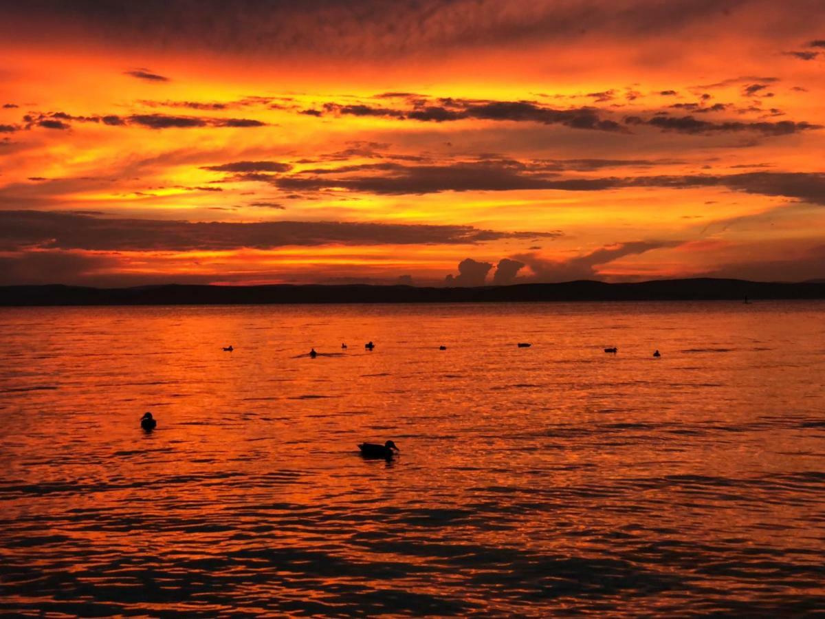 Siofoki Vizparti Nyaralo - Lakeside Apartment ภายนอก รูปภาพ